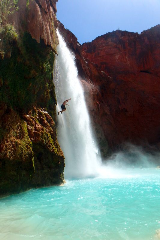 Turquoise pools and travertine terraces near Havasu Falls
