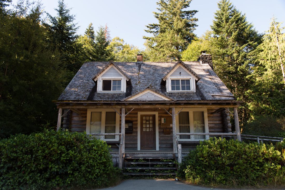 Behind-the-scenes photo from the Alpine NW photography workshop at Lake Crescent