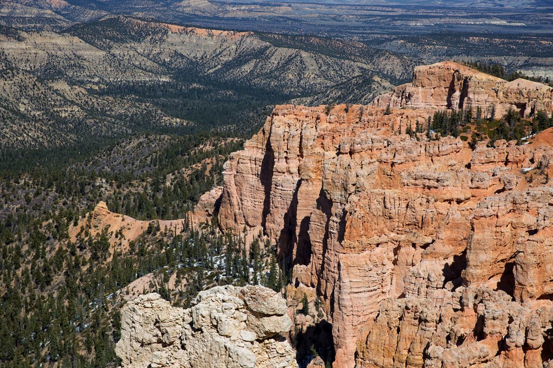 Snow dusting the hoodoos at Bryce Canyon National Park