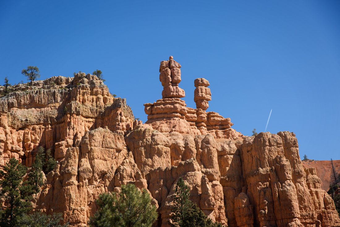 A trail winding through the hoodoos at Bryce Canyon