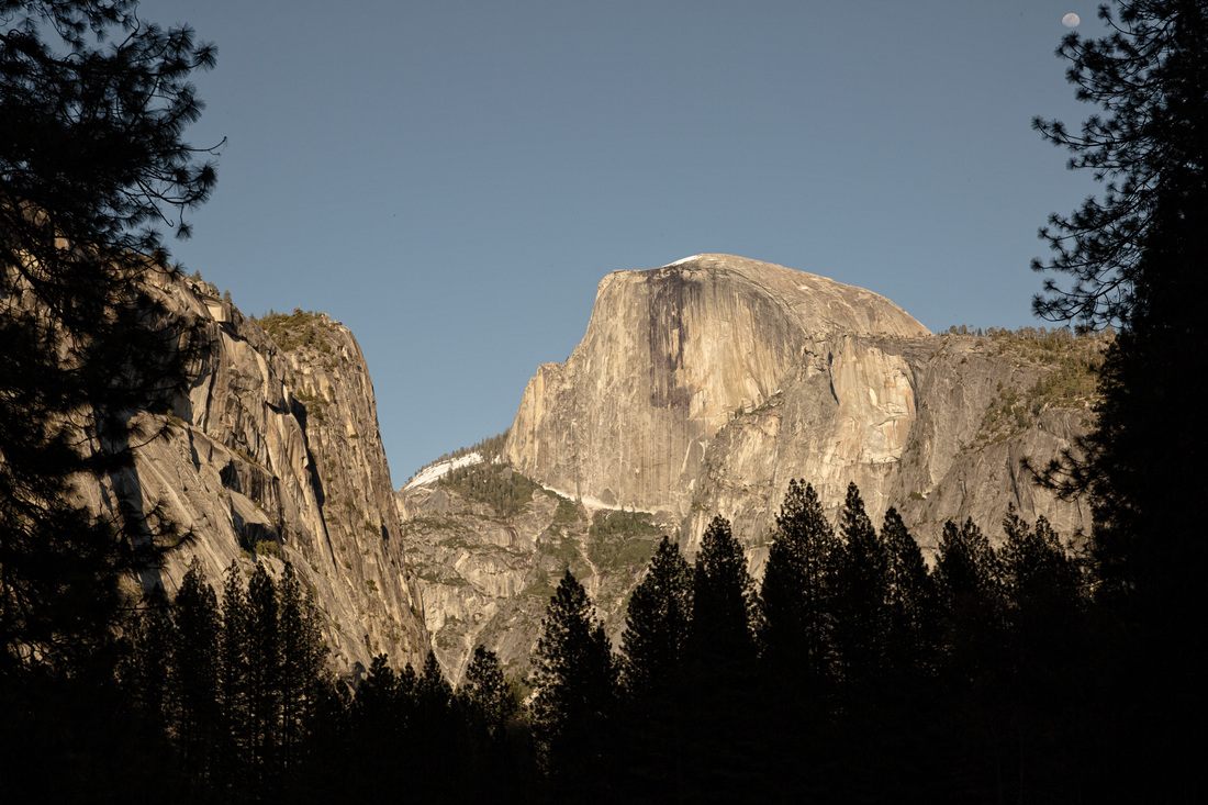 Mountain peaks framing the Yosemite Valley skyline