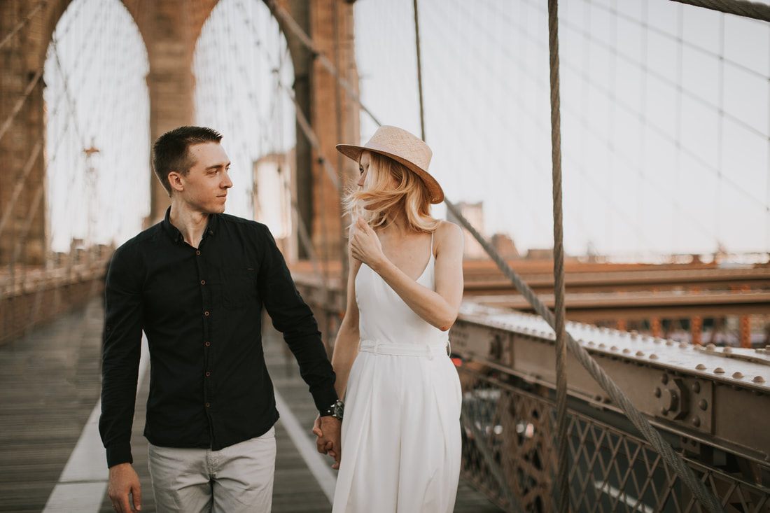 Golden hour portrait of the couple on the Brooklyn Bridge