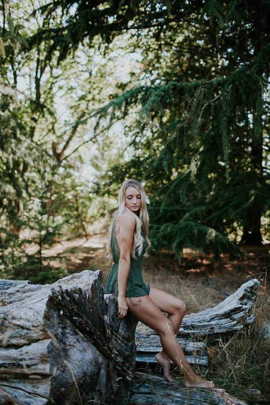 Free People styled shoot in the Pacific Northwest summer greenery