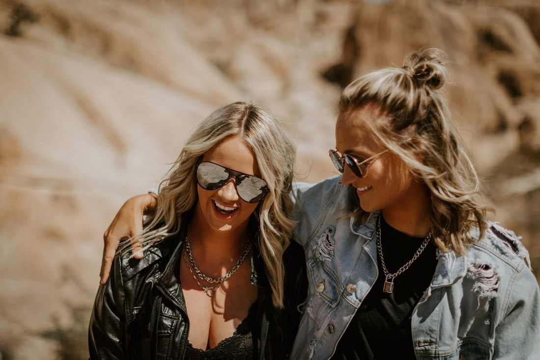 Ciarra and AJ share an embrace during their Joshua Tree post-nuptial photoshoot.