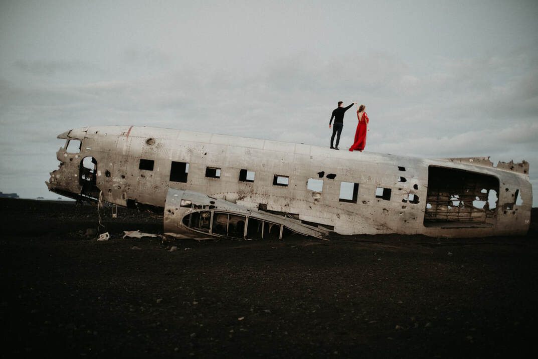 Couple eloping in Iceland's dramatic landscape