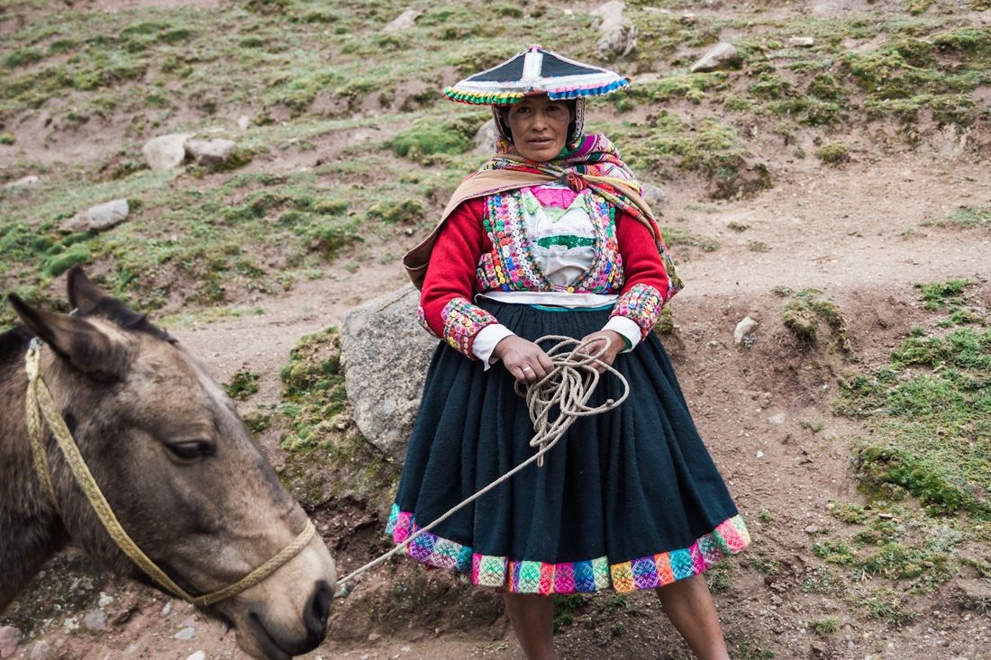 Local villagers and horses along the Rainbow Mountain hiking route