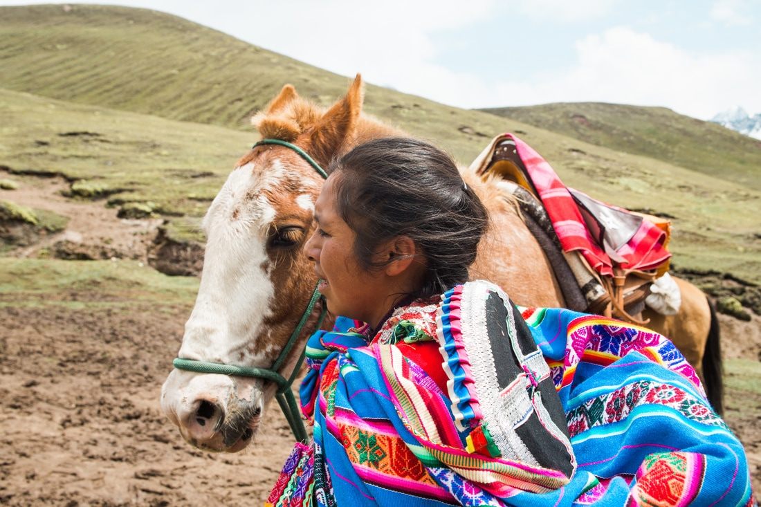 Local villagers and horses along the Rainbow Mountain hiking route