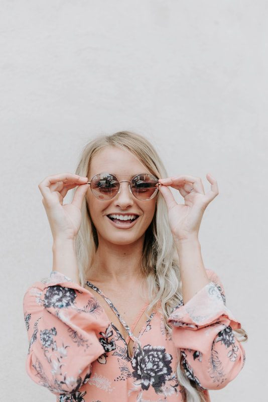 Portrait of Lindsey O near Charleston's historic French Quarter architecture