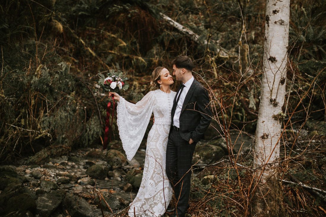 Close-up of the couple's hands during their PNW cabin elopement ceremony.