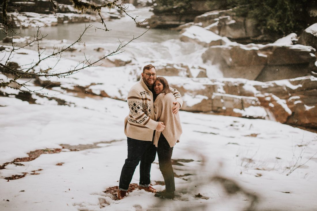 Ryan and Lyndsey embracing in the snow at That PNW Cabin in Index, WA