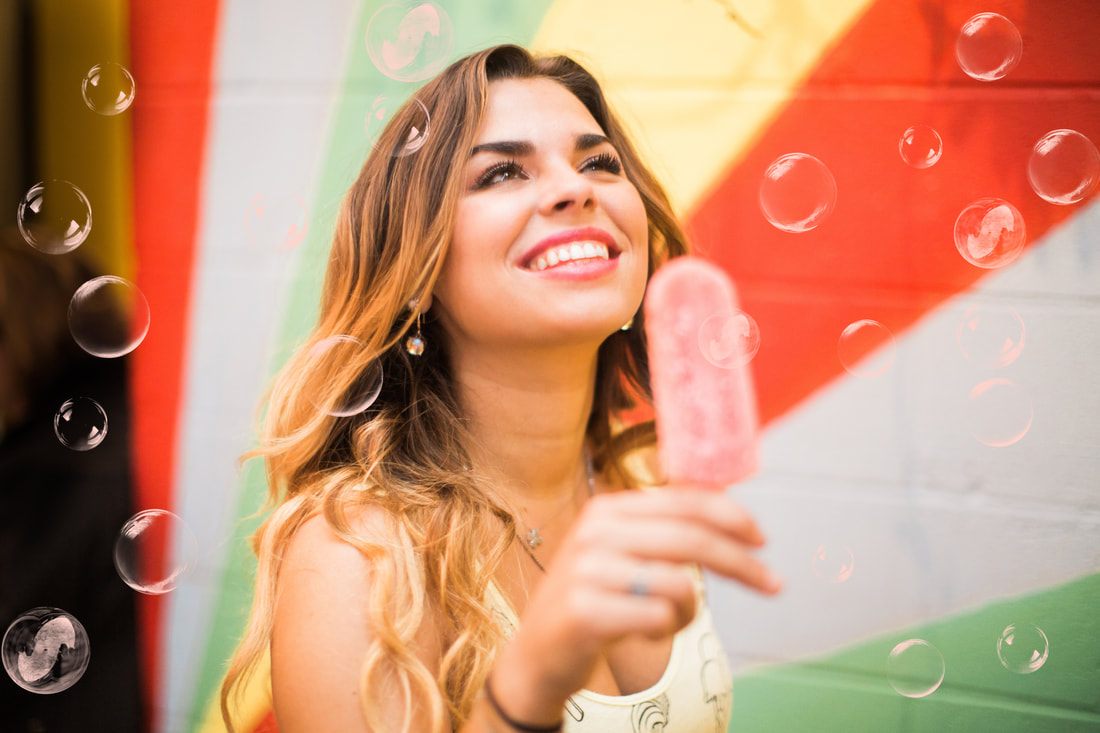 Portrait of Lindsay styled for a summer-vibe Christmas shoot in Charleston