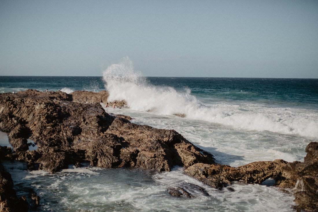 Photo of a scenic lookout over the coastline from a cliffside pull-off along the Gold Coast between Brisbane and Byron Bay, Australia