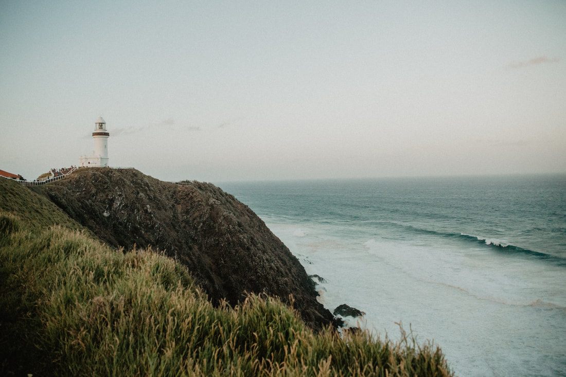 Photo of waves crashing against rocks along the drive from Brisbane to Byron Bay, Australia