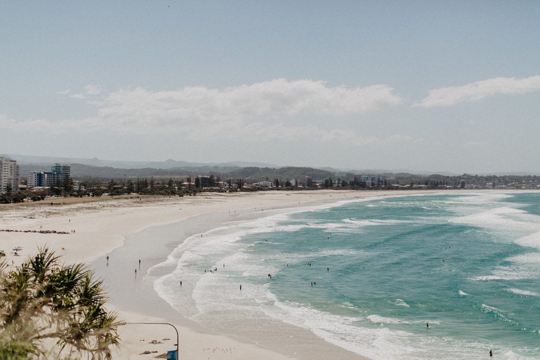 Photo of a winding coastal highway hugging the Gold Coast shoreline along the Gold Coast between Brisbane and Byron Bay, Australia