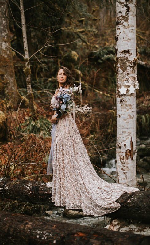 Close-up of the galaxy-inspired decor at That PNW Cabin elopement