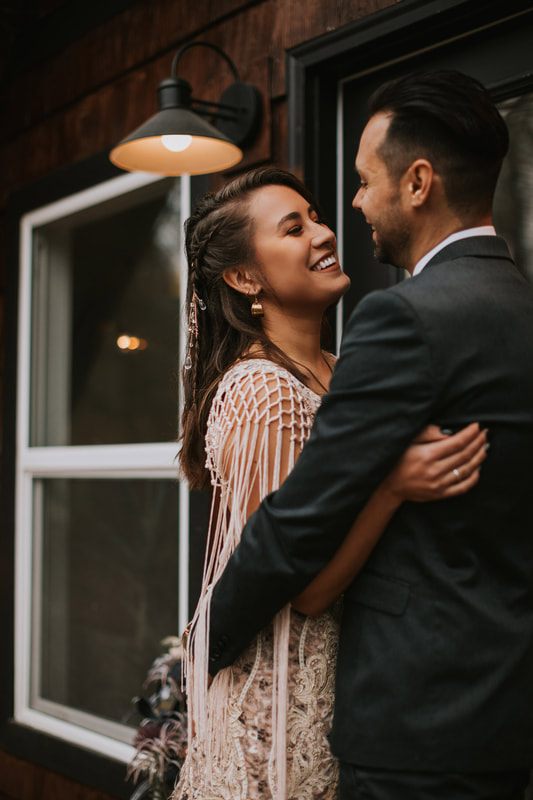 Close-up of the galaxy-inspired decor at That PNW Cabin elopement