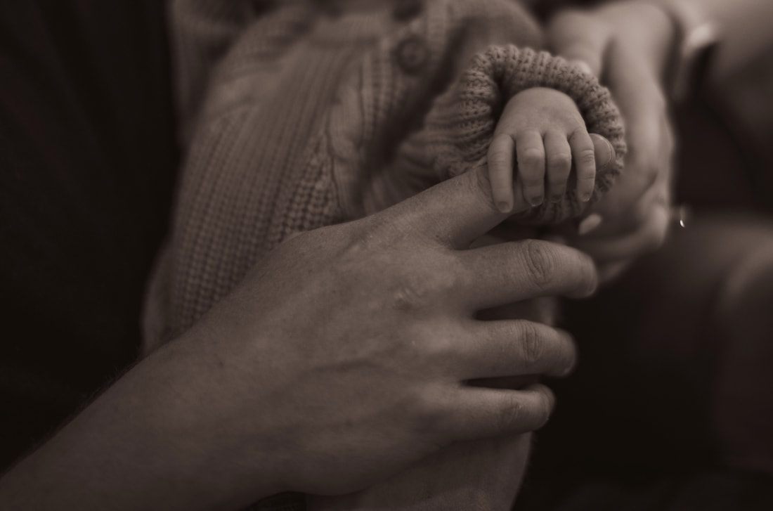 Family portrait of the Pittis family with their newborn daughter