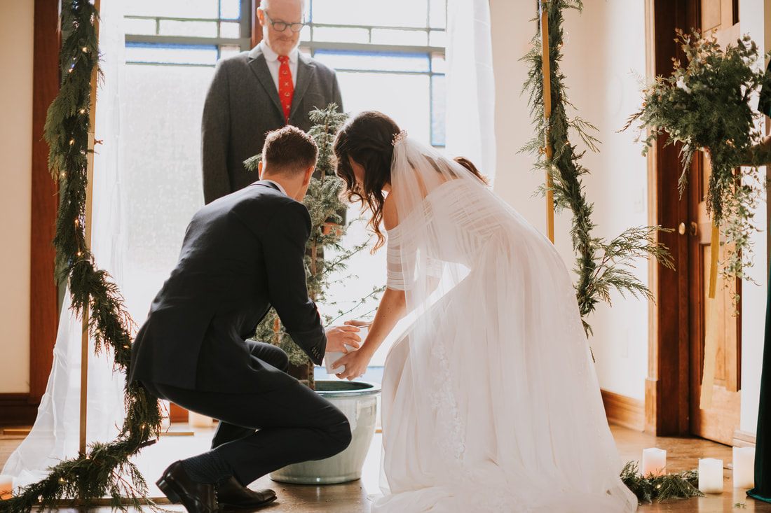 Close-up of the couple holding hands during their vows