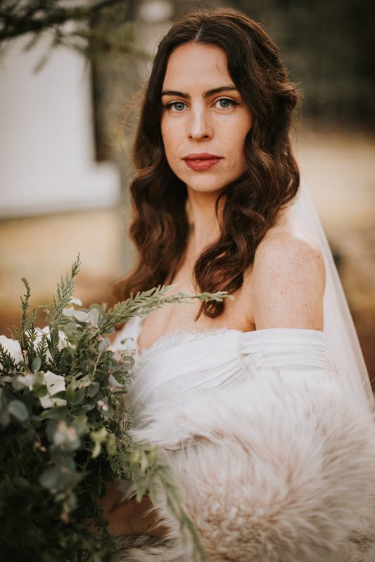 Extended family gathered for portraits after the Orcas Island ceremony