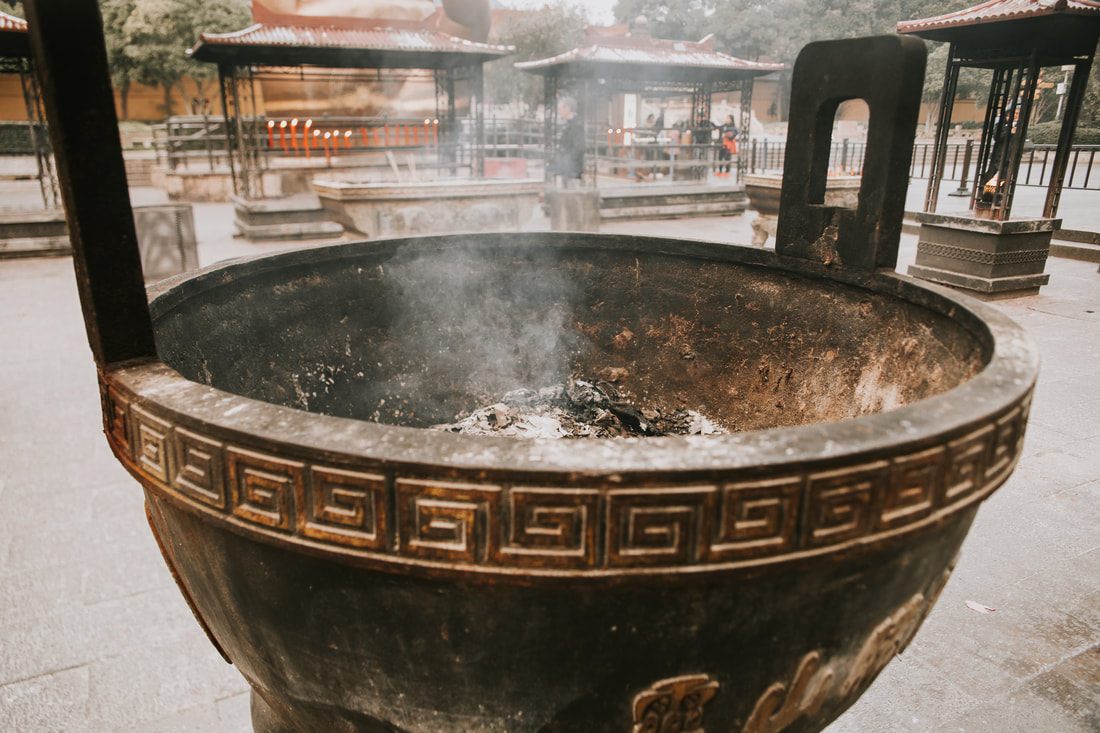 Gardens and greenery bordering Lake Taihu in Wuxi