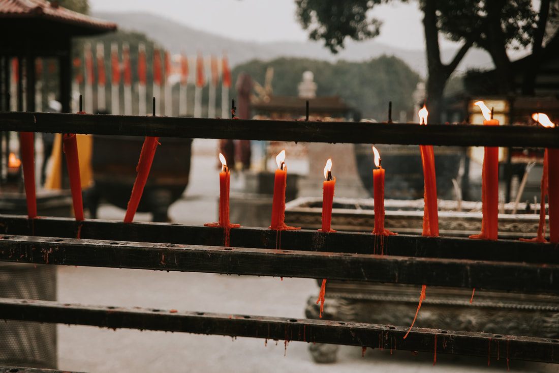 A quiet moment along the shoreline of Lake Lihu