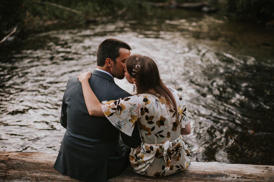 Wide shot of the couple in the scenic Snoqualmie Valley