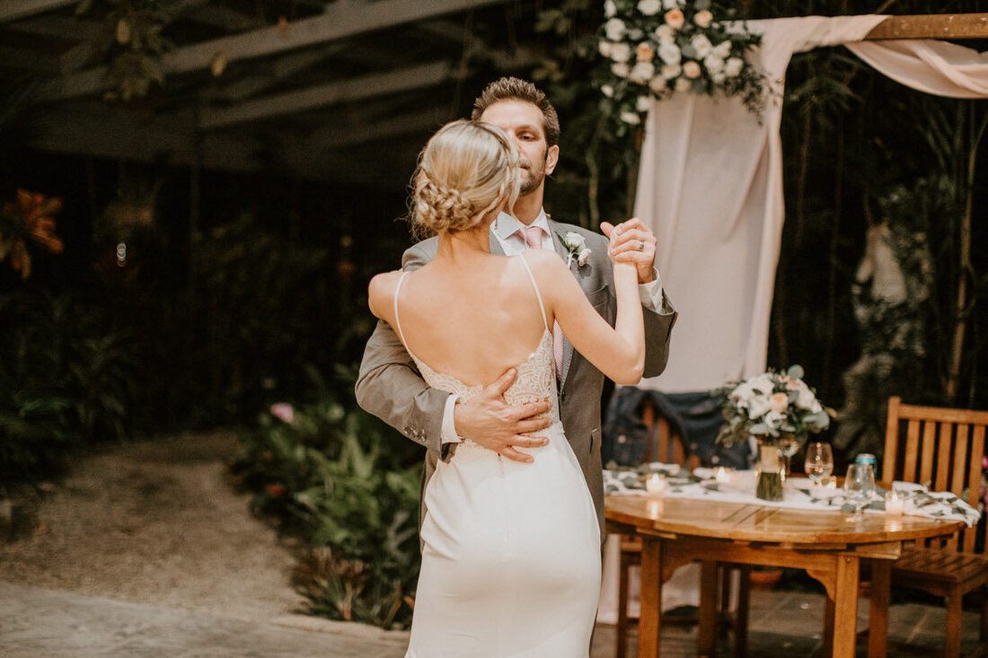 Wide shot of the small, intimate elopement ceremony at the Magnolia Plantation