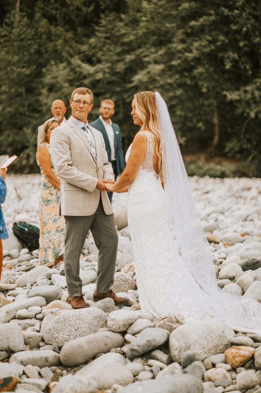Candid moment between the newlyweds near the cabin