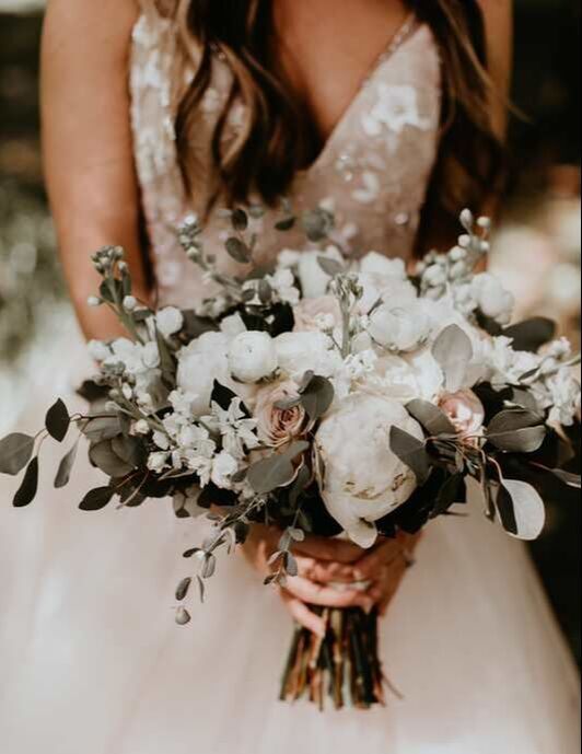 Couple sharing a moment together during their Nashville wedding