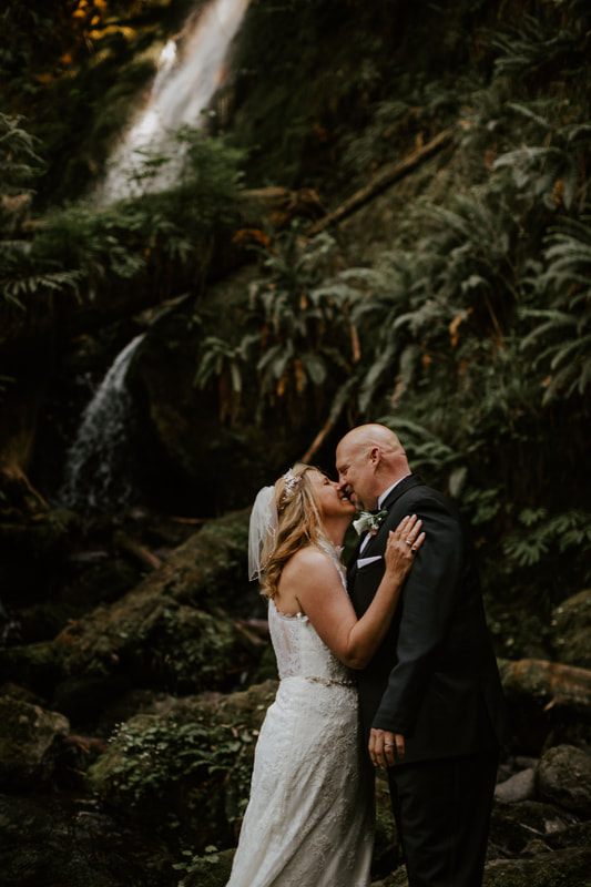 Chris and Shannon embrace with the sea stacks of La Push behind them.
