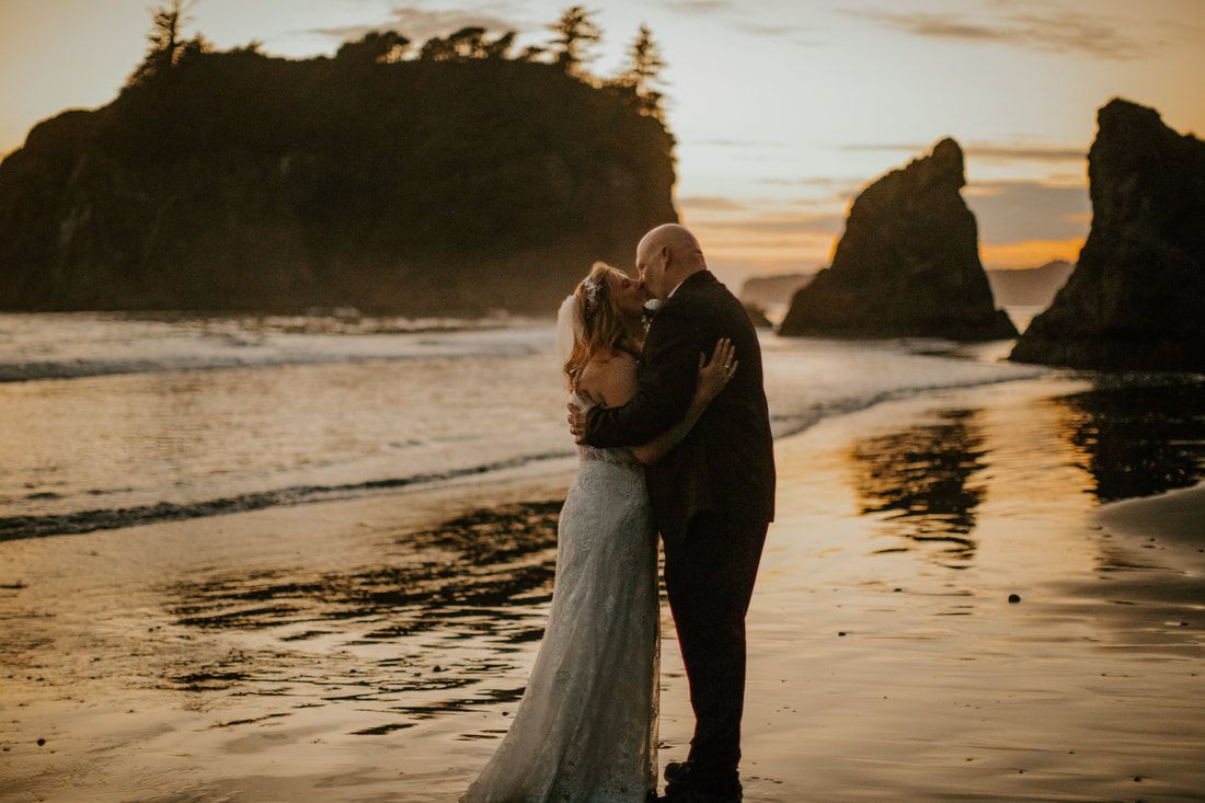 Chris and Shannon share their first kiss during their La Push elopement.