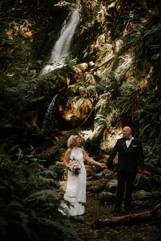 Detail shot from Chris and Shannon waterfall elopement photos in Washington.