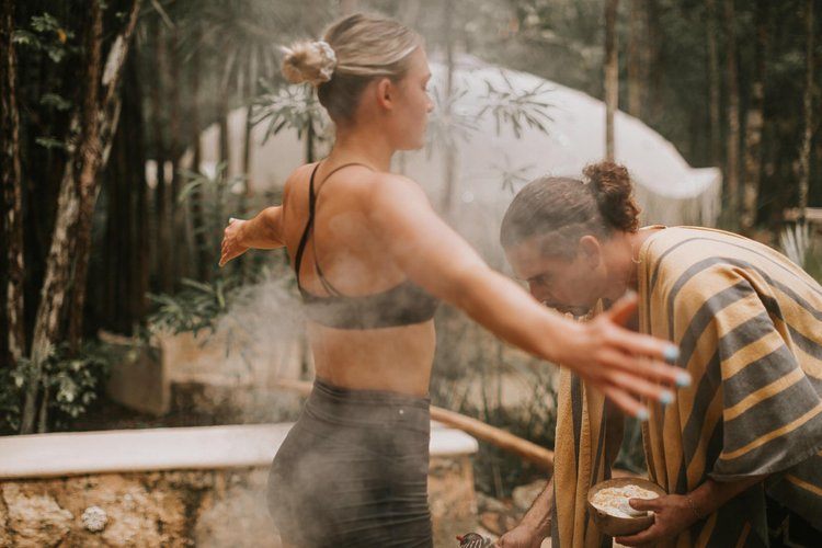 Group of women on the Tulum women's retreat