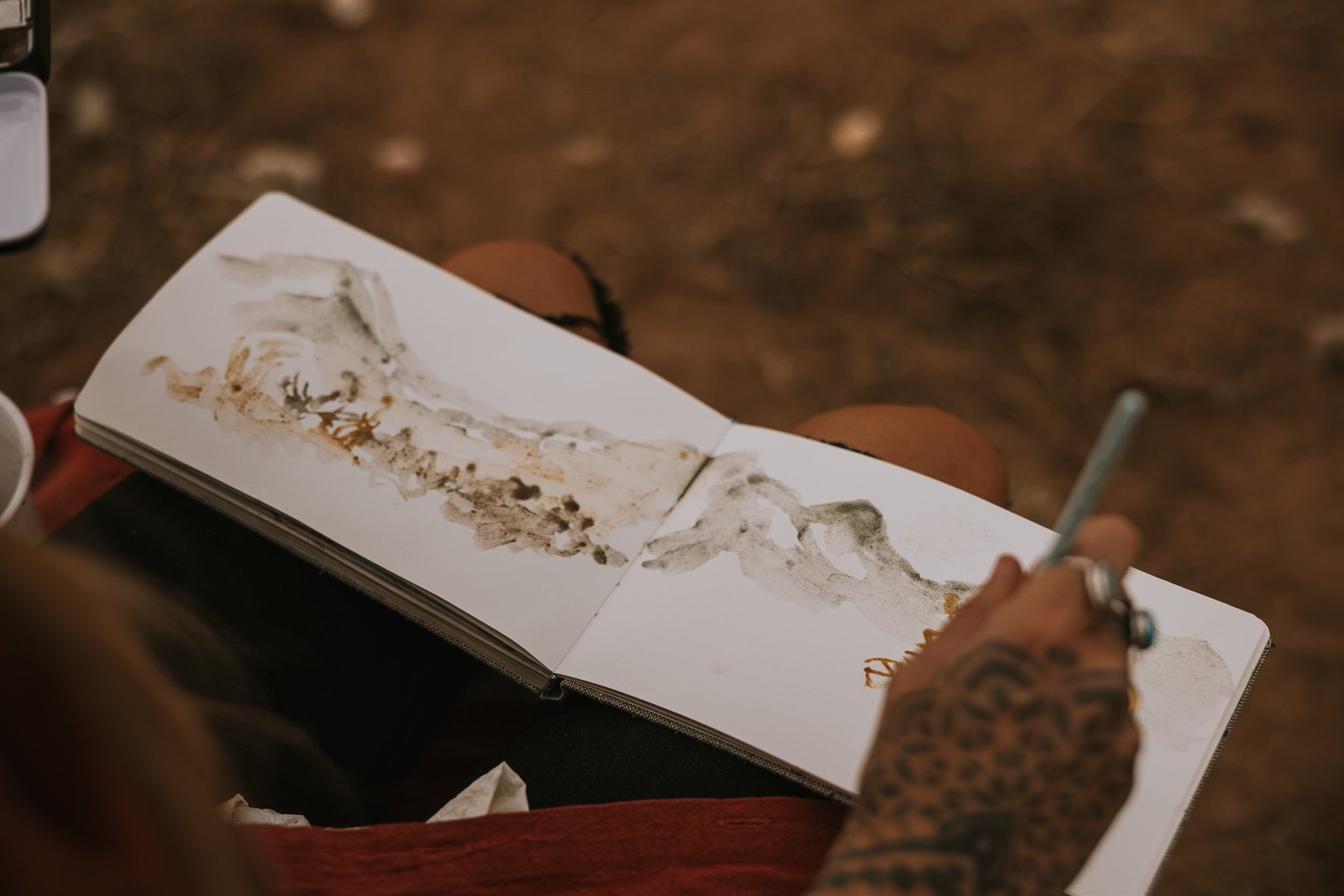 Women painting outdoors on the Santa Fe women's retreat