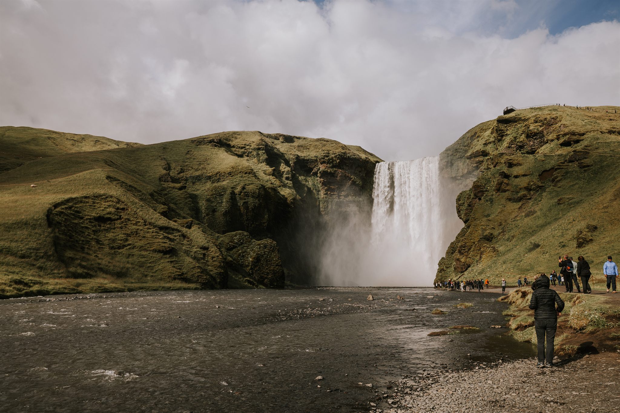 Road trip through the Icelandic landscape on a women's retreat